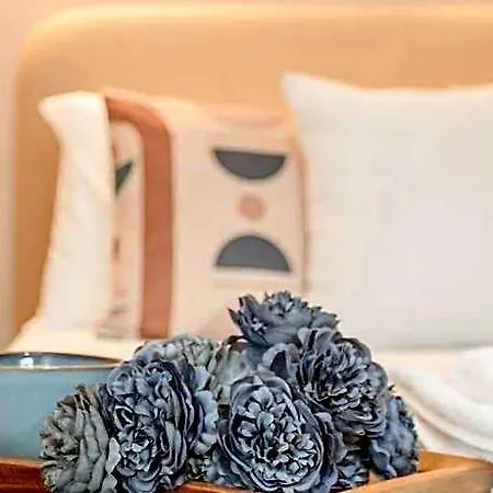 Liiiving In - Chic & Sweet *
