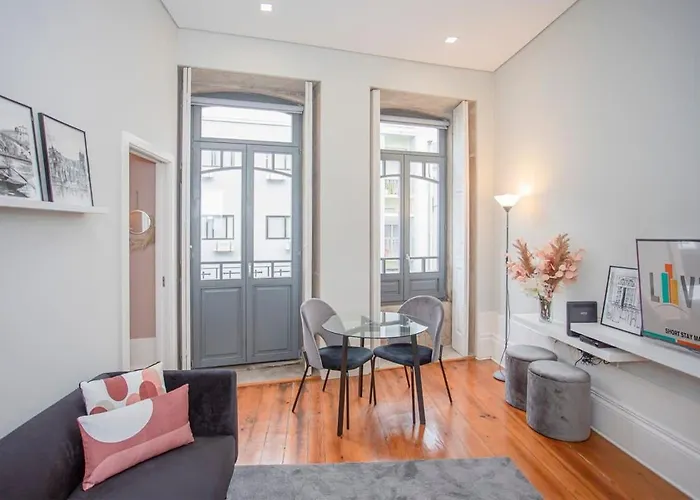 Liiiving In - Chic & Sweet